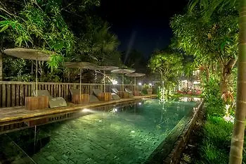 Isann Hotel *